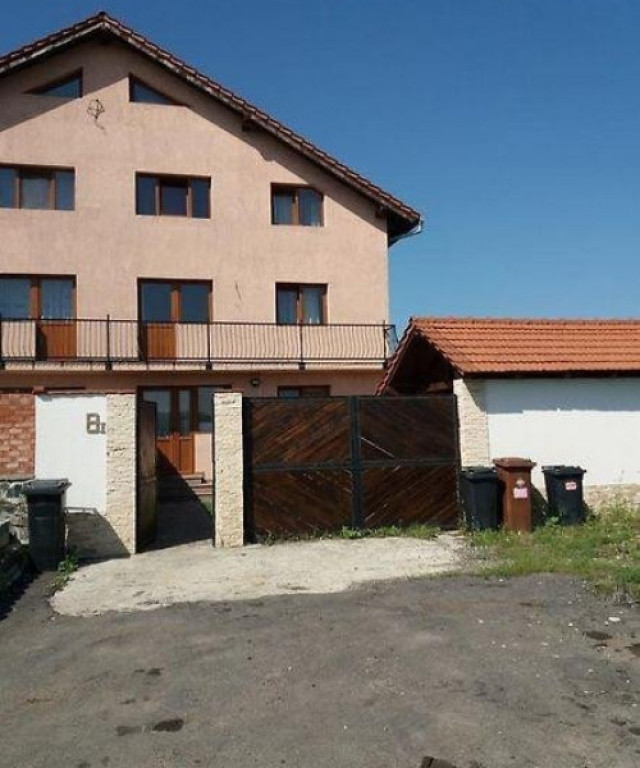 Casa cu 5 camere, bucătărie modernă, spațiu exterior gen