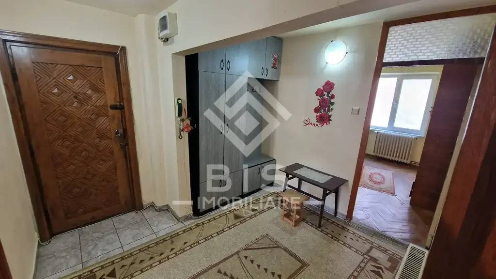 Apartament 3 camere / etaj 1 / Zonă Registrul Comerțului