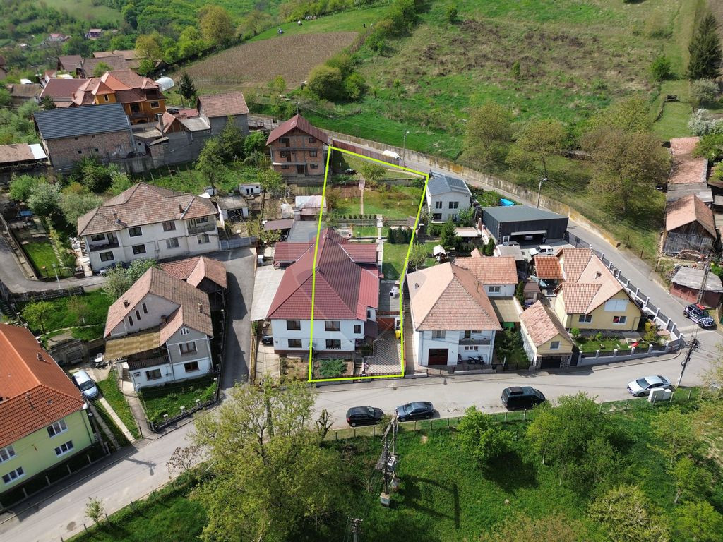 Casă duplex, zona linistita (Baznei), pozitie panoramica