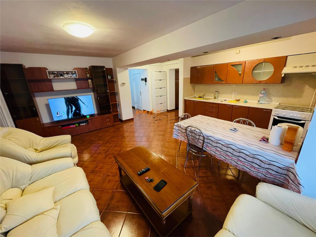 Apartament 4 camere , zona ultracentrala - Piata Moldovei ,1