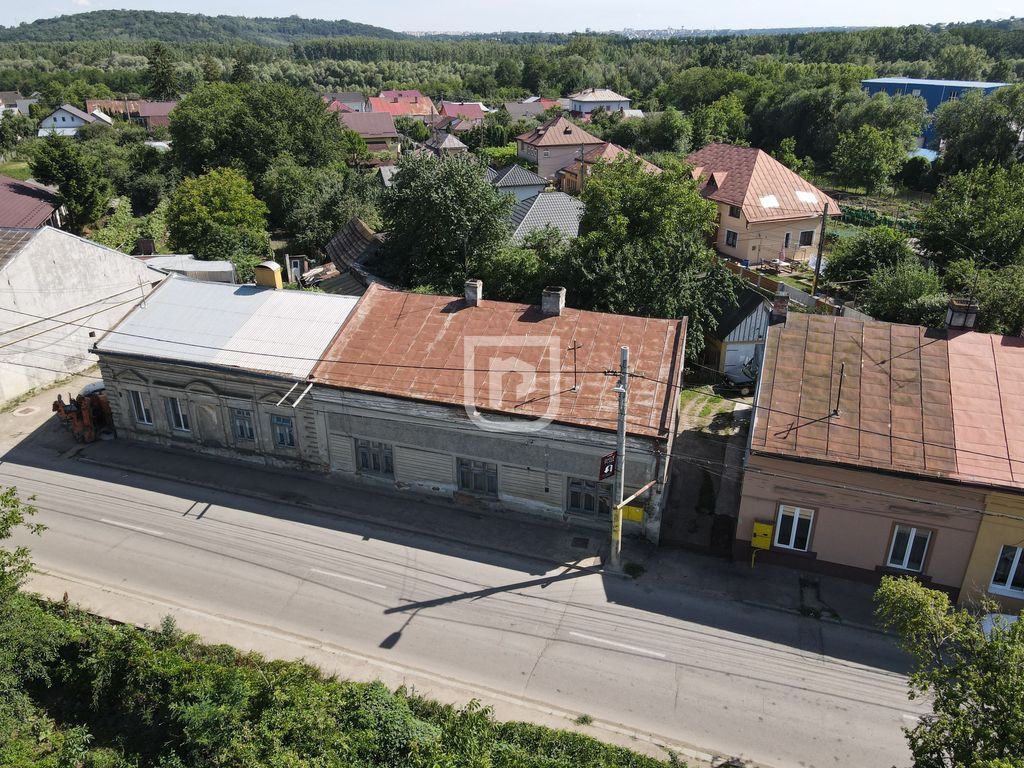 Teren cu casa demolabila langa Gara Itcani - la strada