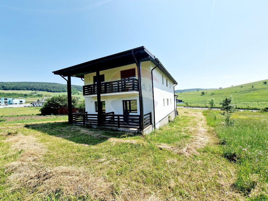 Casă / Vilă cu 8 camere de vânzare în zona Central