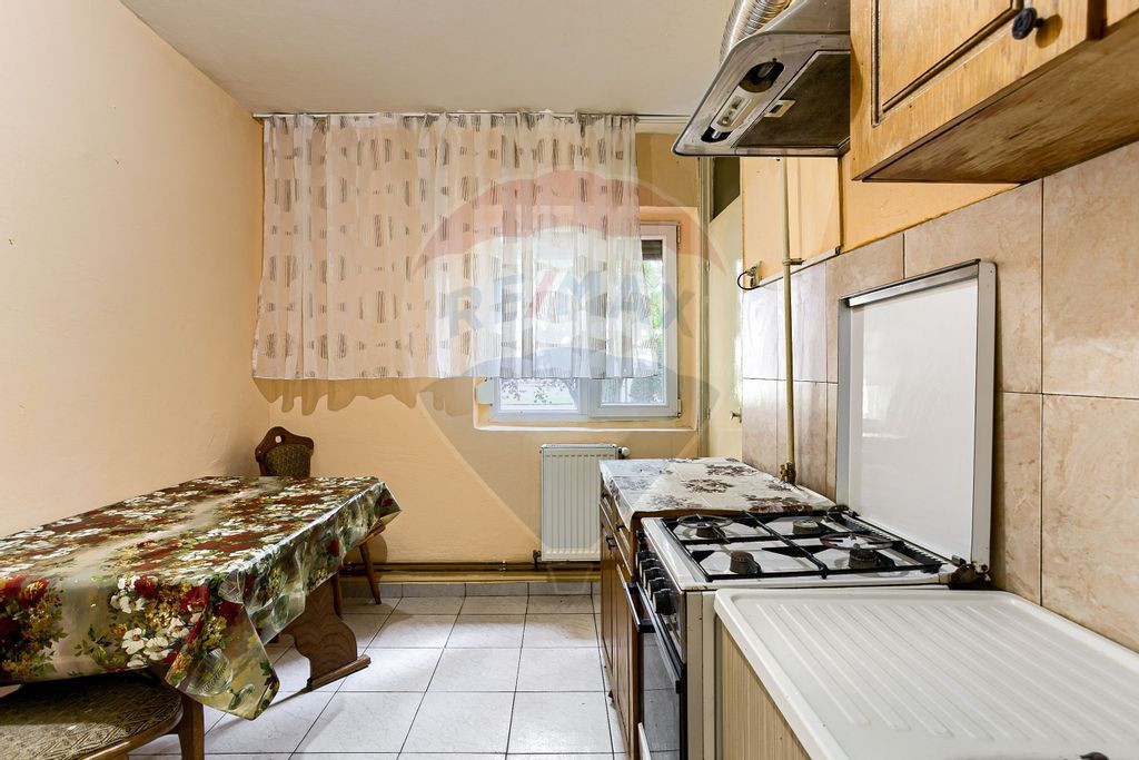 Aradul Nou, Apartament 2camere, decomandat, parter, centr...