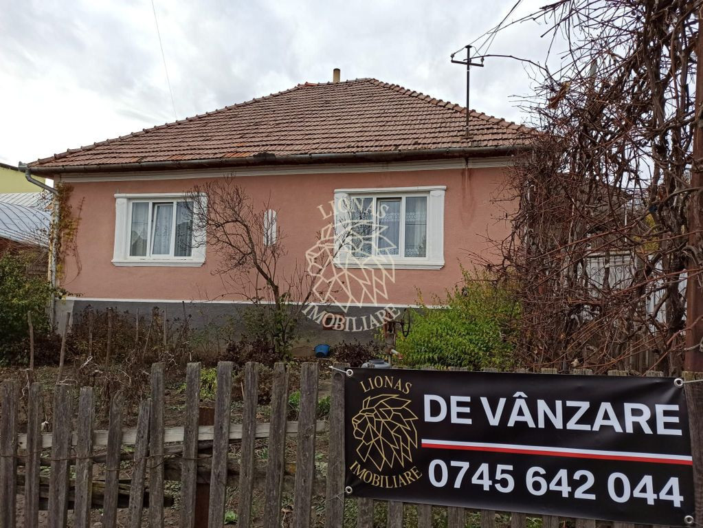 Casa 3 camere-80 mp-teren 1341 mp- grajd/lemnarie-beci 30...