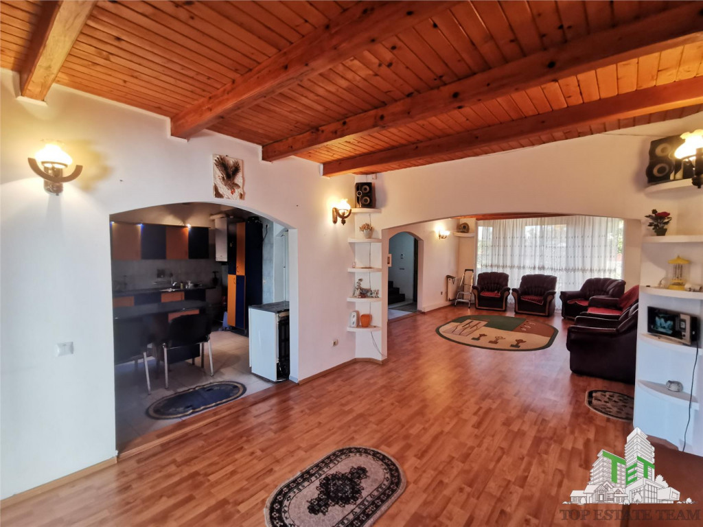 Casa camere spatioase (living 45mp) cu garaj langa Padurea R