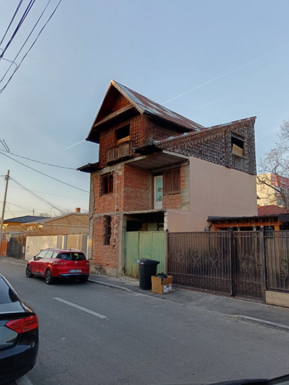 Casa Ultracentral la Rosu | Posibiliate investitie