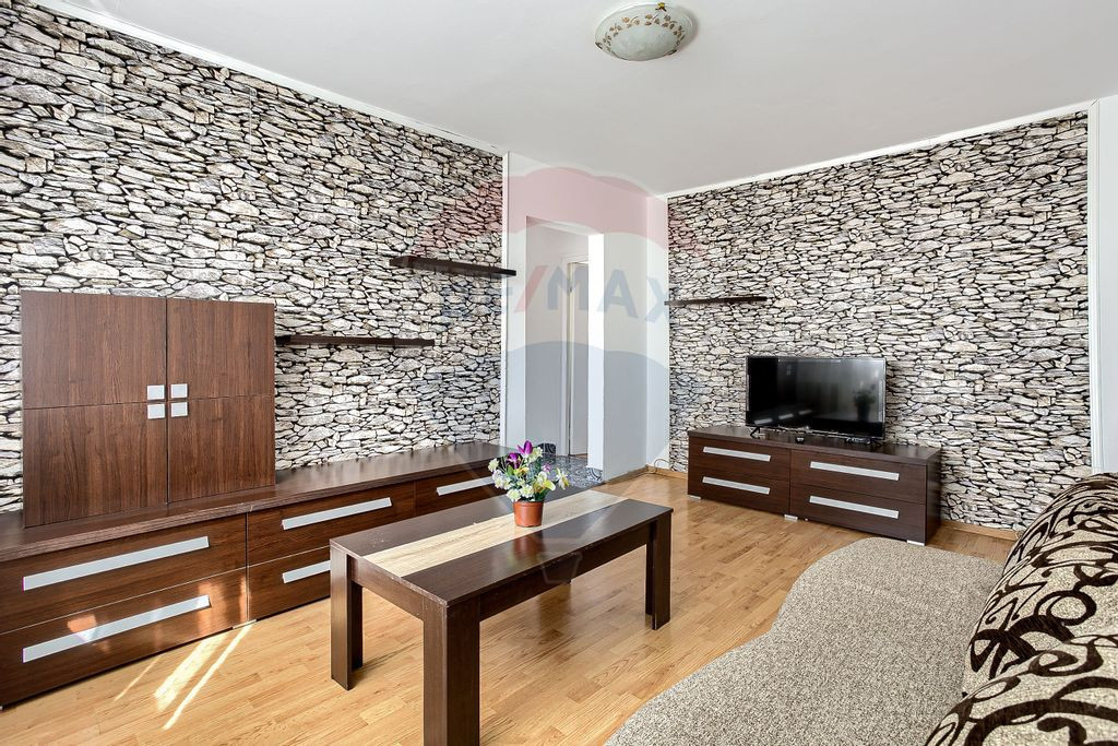 Apartament cu 3 camere de închiriat în zona Aurel Vlaicu