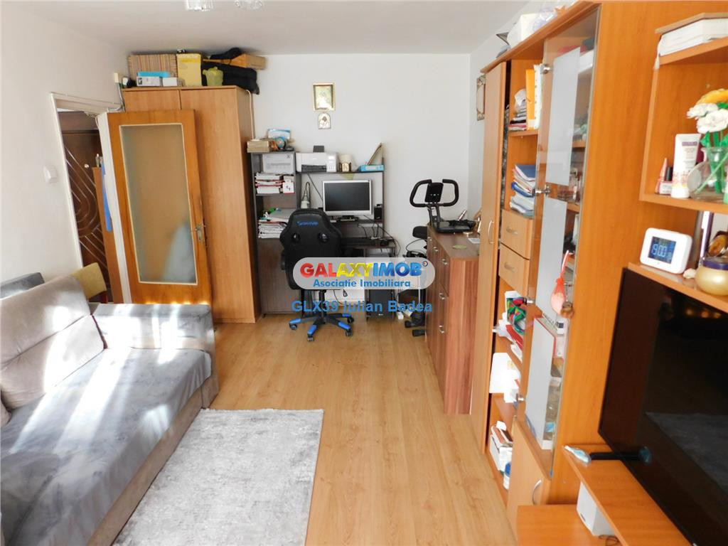 Apartament 2 camere decomandat bl 1987 etaj 5 - 1 Decembrie