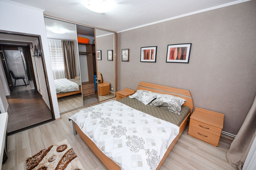 APARTAMENT 3 CAMERE DE INCHIRIAT| ZONA CENTRALA| PARTER