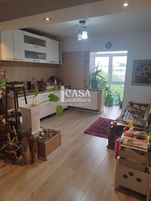 Apartament 3 cam. dec. 71 mp, et.4/4, Rovine