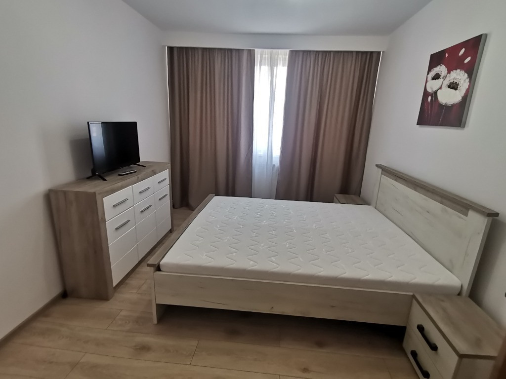 INCHIRIEZ ap. 3 camere decomandat ,renovat, zona Mihai Viteazul