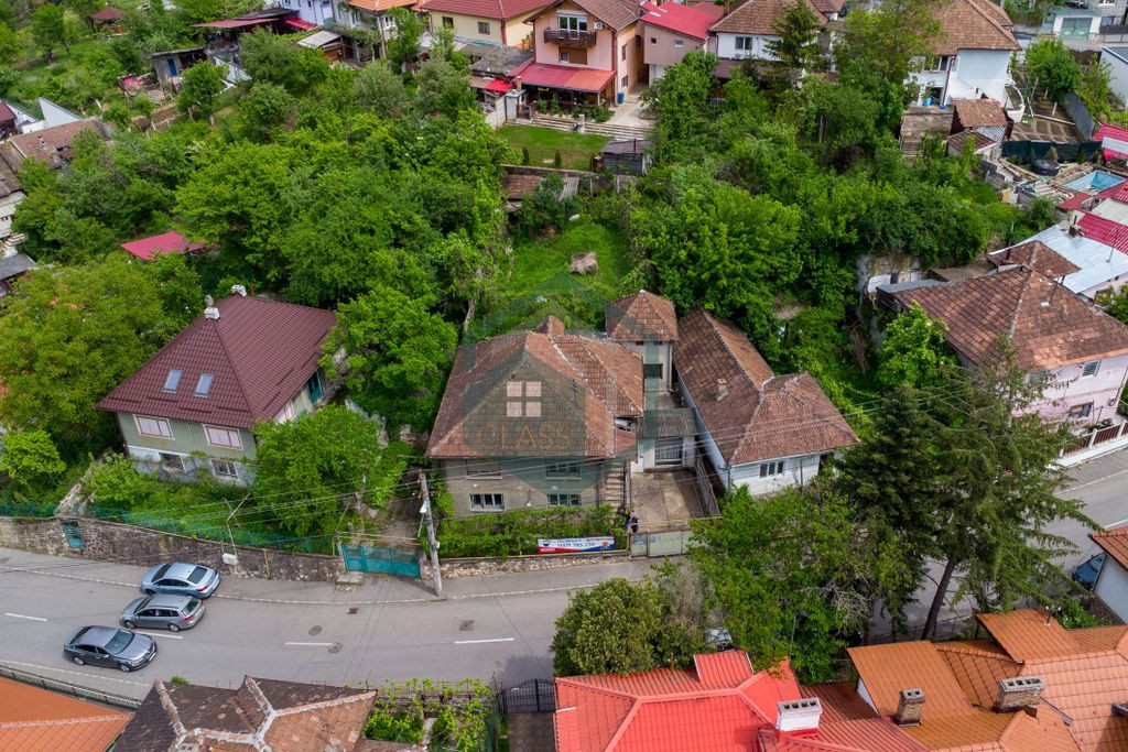 Casa / Vila in zona Chizid, Strada Brazilor / Hunedoara