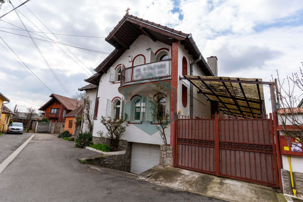 Casa / Vila cu 9 camere de vanzare in Mun. Orastie, Jud.H...