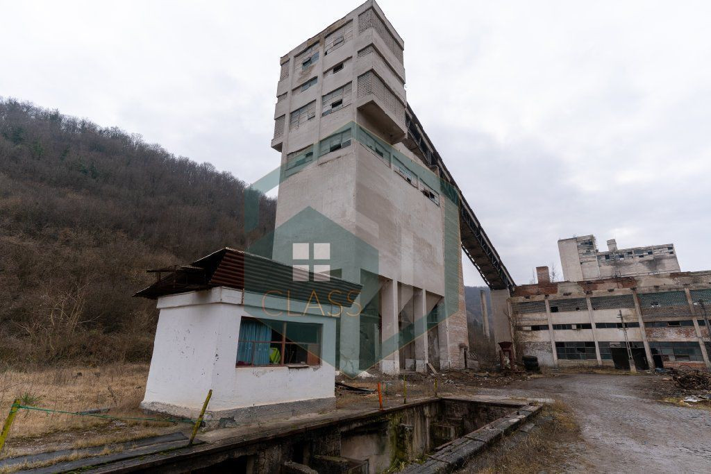 Teren industrial cu constructii, Hunedoara, jud Hunedoara