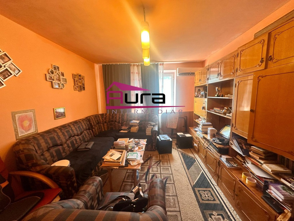 Apartament 3 camere,str.Isaccei