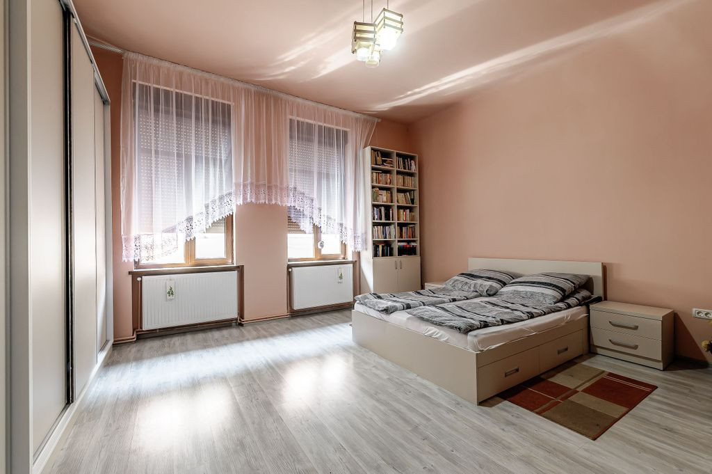 Apartament spațios 3 camere - în Inima Aradului - COMIS...