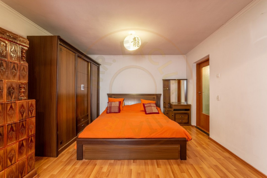 0 % Comision Casa spatioasa 318 mp utili+Spatiu Comercial zo