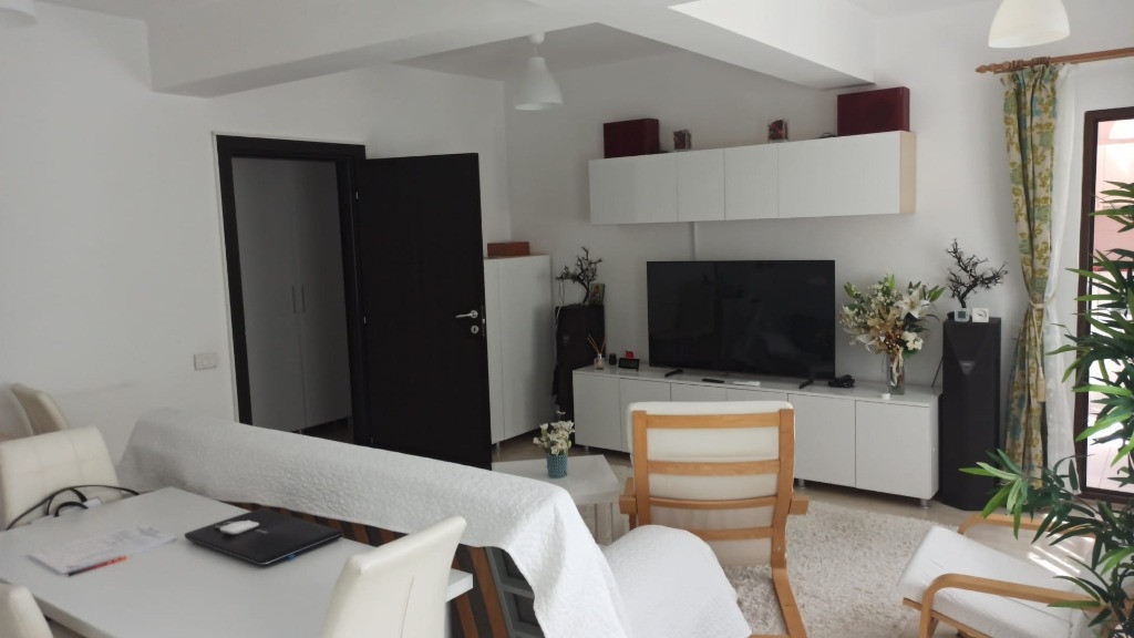 Apartament deosebit, 3 camere, Biruintei-Mega Image