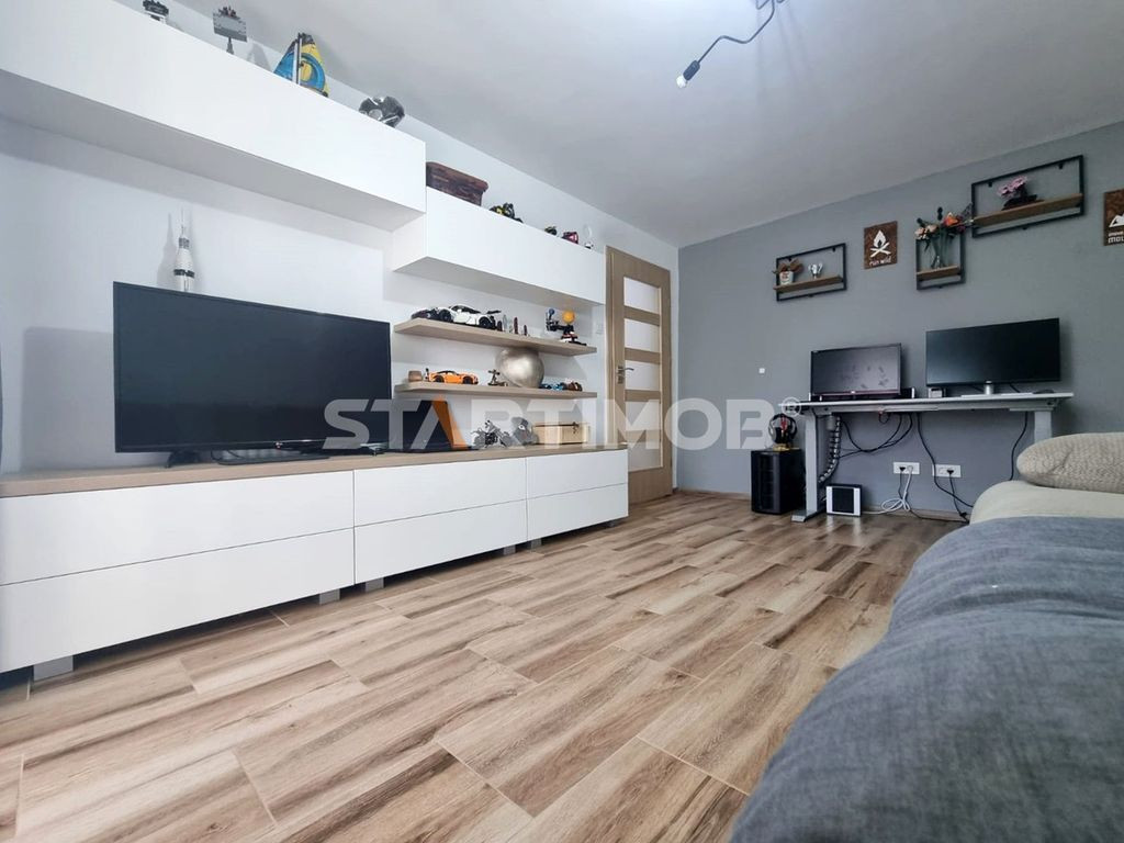 Apartament 3 camere cu parcare zona Judetean