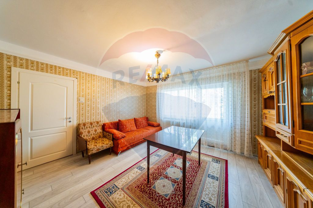 Apartament cu 4 camere de închiriat în zona Podgoria