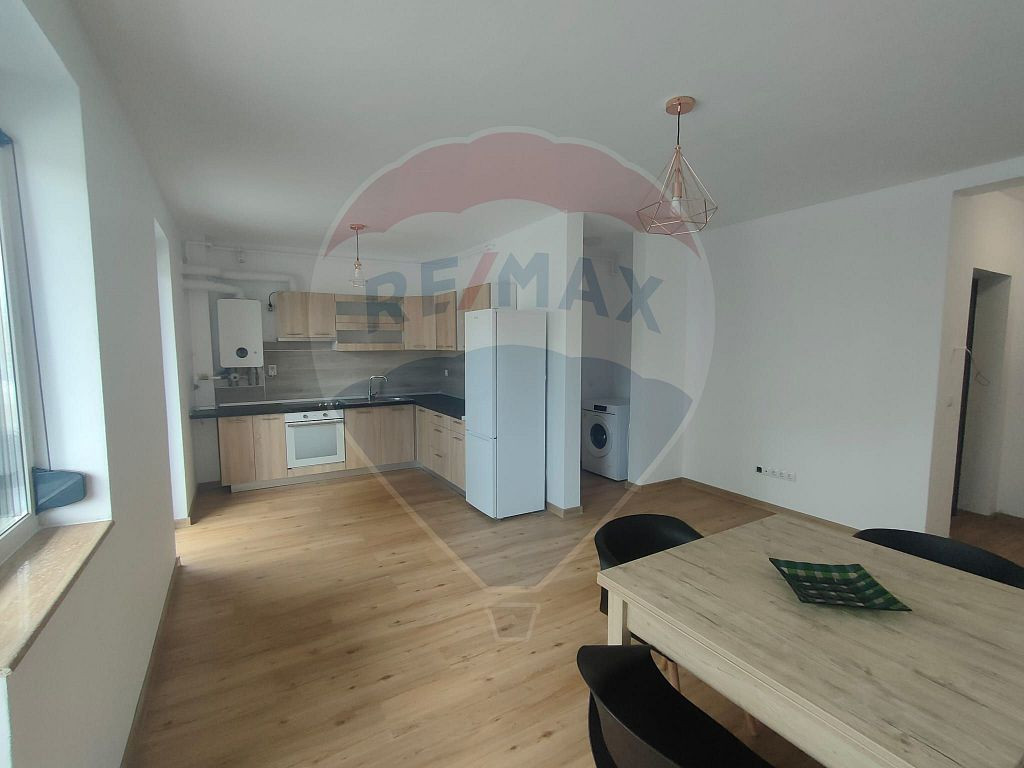 Apartament cu 3 camere de închiriat!