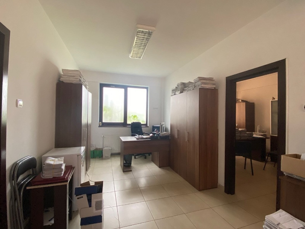 Spatiu central, cabinete, birouri, 83 mp, 2800 lei