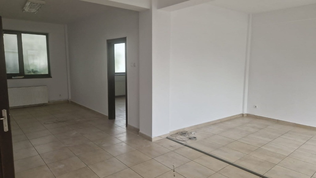 Spatiu central, cabinete, birouri, 83 mp, 3000 lei