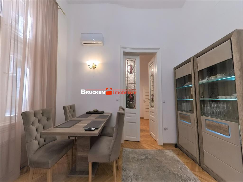 APARTAMENT RAFINAT CHIAR PE MALUL CRISULUI