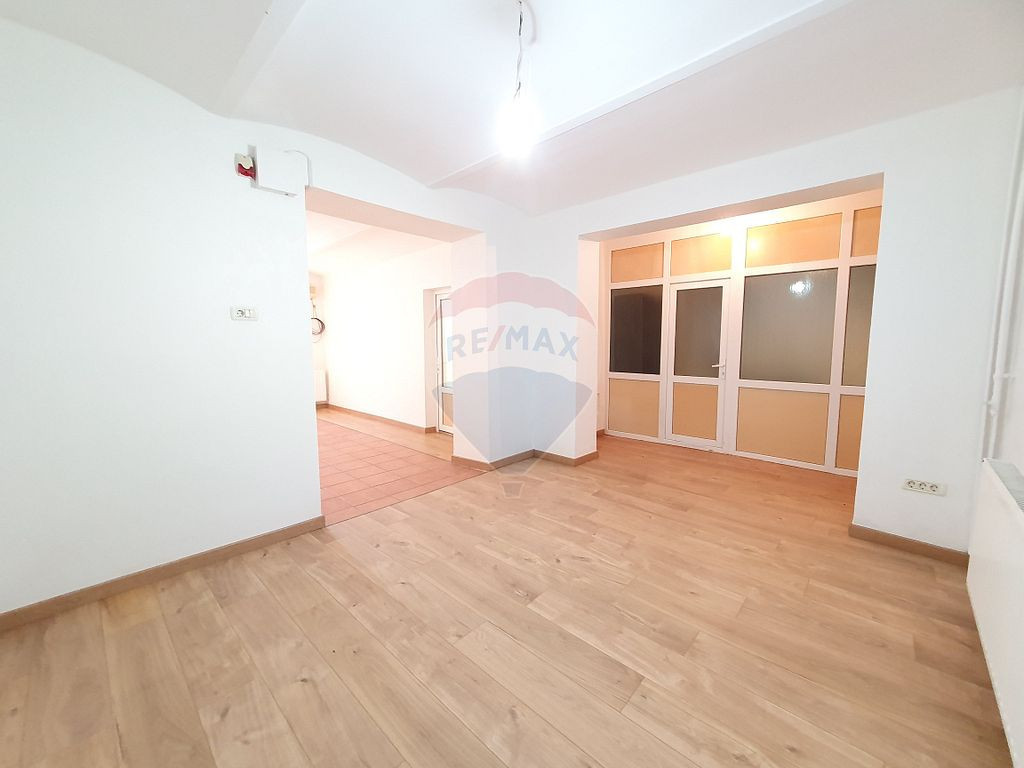 Apartament 3 camere parter, zona Podgoria, renovat , cent...