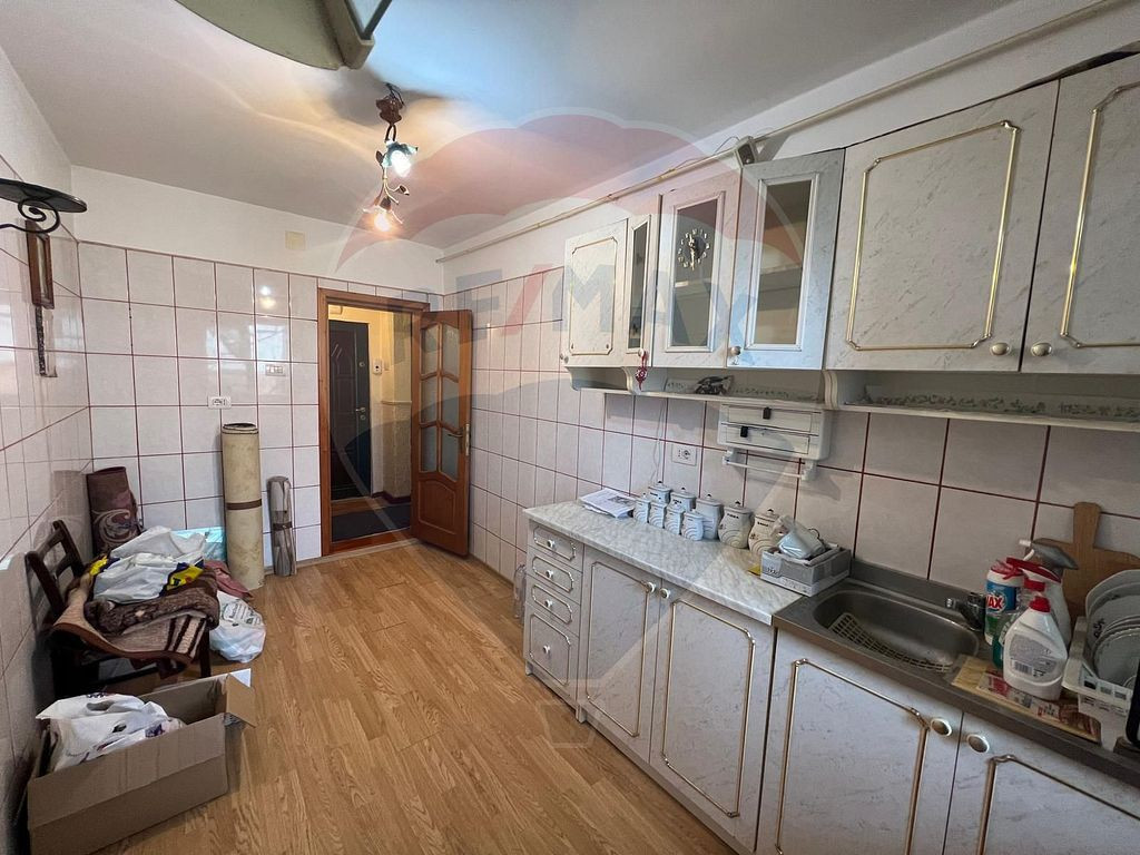 Apartament cu 3 camere în zona Sud