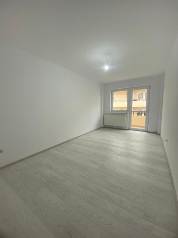 Apartament 3 camere 2 bai Bloc Nou