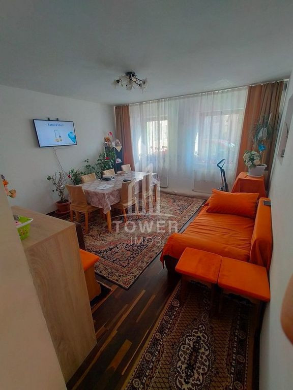 Apartament la casa - 4 camere de vânzare în zona Terezian