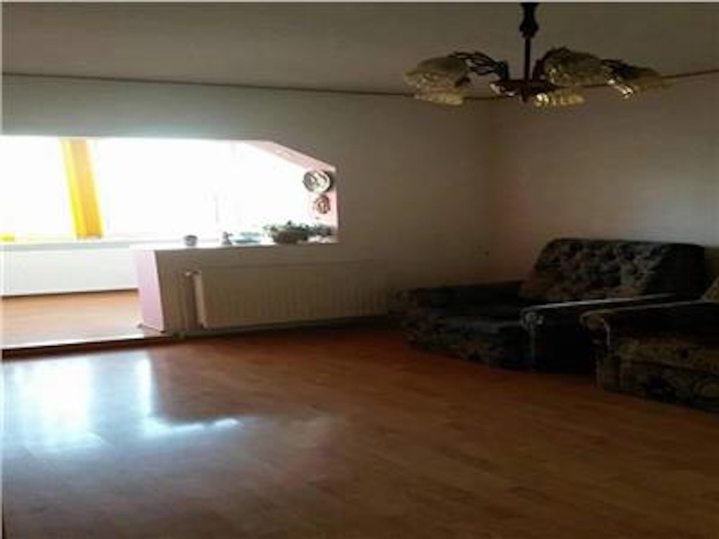 Apartament 2 camere, decomandat-Zona Bartolomeu.