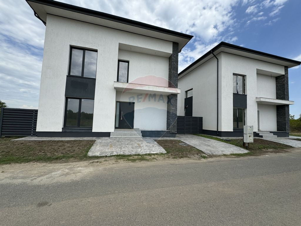 Casă / Vilă in Corbeanca, toate utilitatile, 250k euro ...