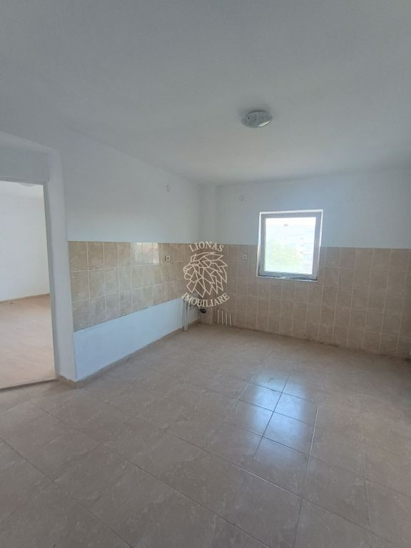 Apartament decomandat 3 camere-64 mp+2 balcoane-etaj 1- Z...