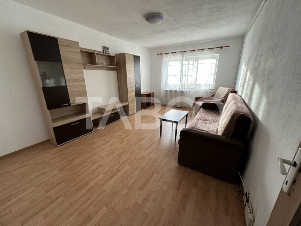 Apartament de inchiriat 2 camere decomandat etaj 3 zona Cimp