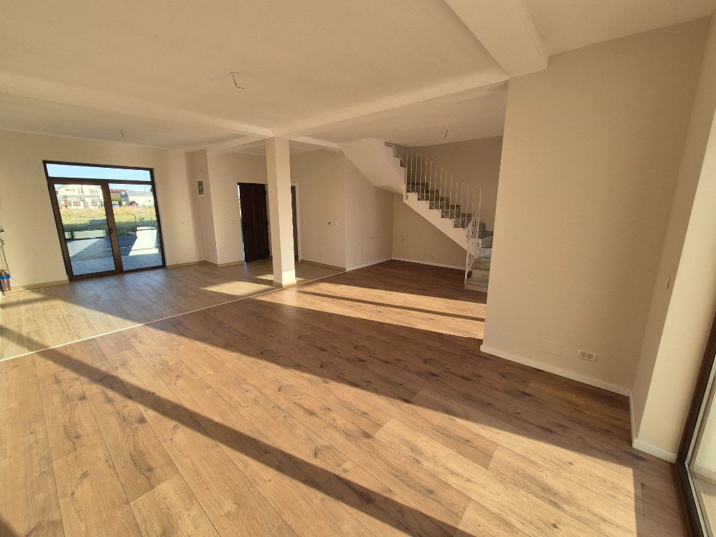 Vila finisata complet LA PRET DE APARTAMENT - Vladimirescu, Arad