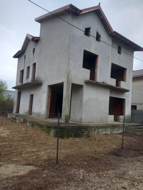 Casa individuala P+E+M 266mp LOT 450mp Cornetu, str Stejarul