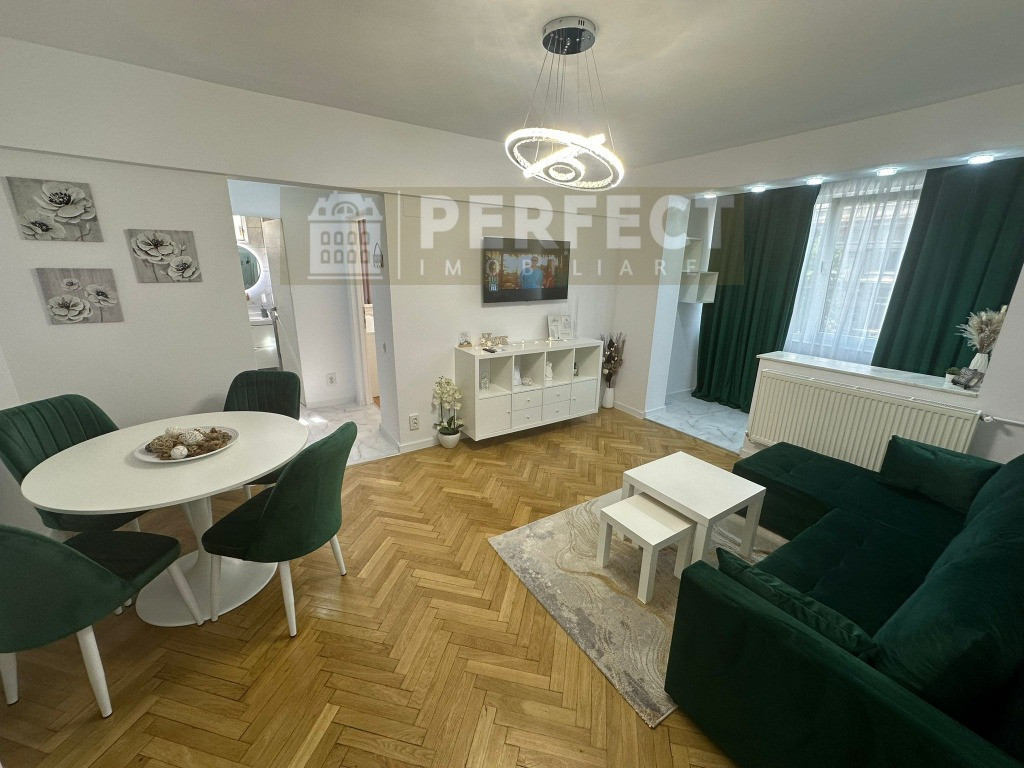 Apartament 3 camere, et 3/4 - Ultracentral - 2200lei/luna