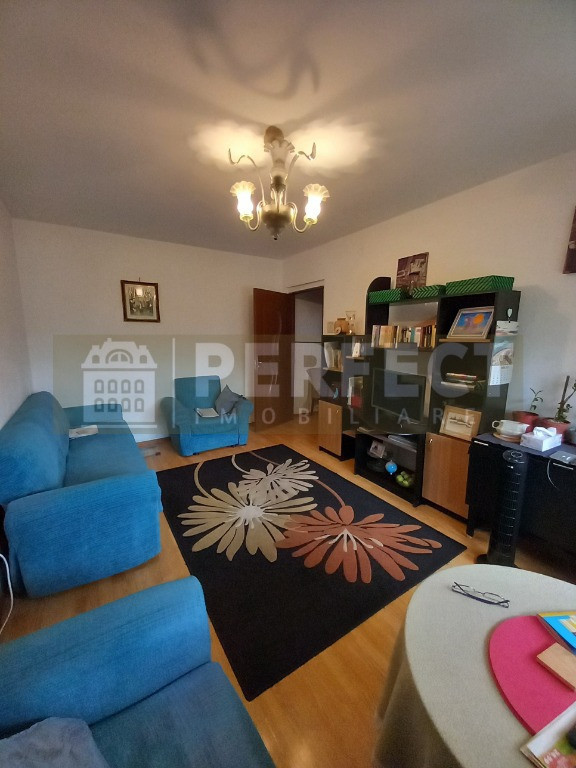 Apartament 2 camere, et 3/4 - Cosminele - 45000 euro