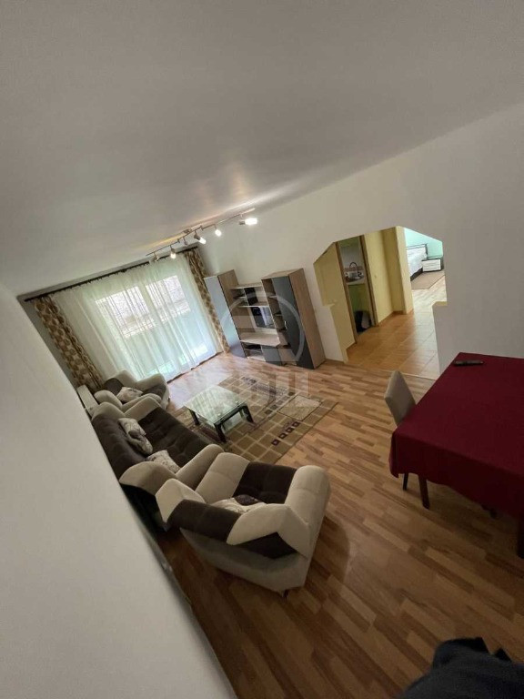 Apartament de inchiriat cu 2 camere decomandate zona Porii!