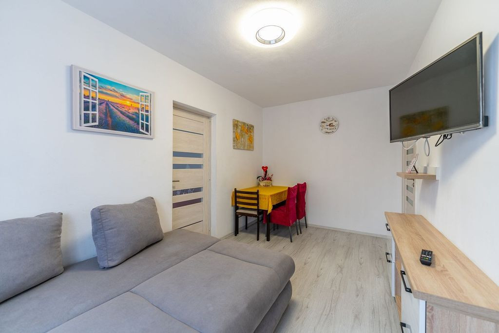 Apartament 3 camere de inchiriat la Intim