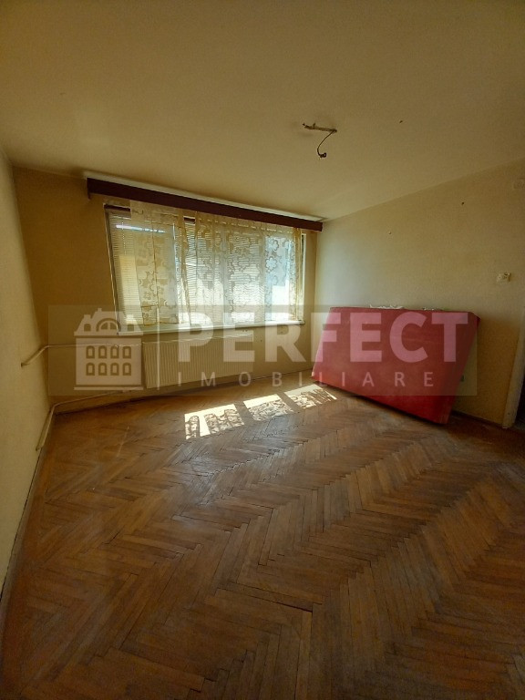 Apartament 3 camere, et 5/8 Bdul Republicii - 65000 euro