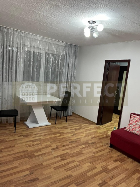 Apartament 2 camere, et 2/4, Malu Rosu - 1300lei/luna