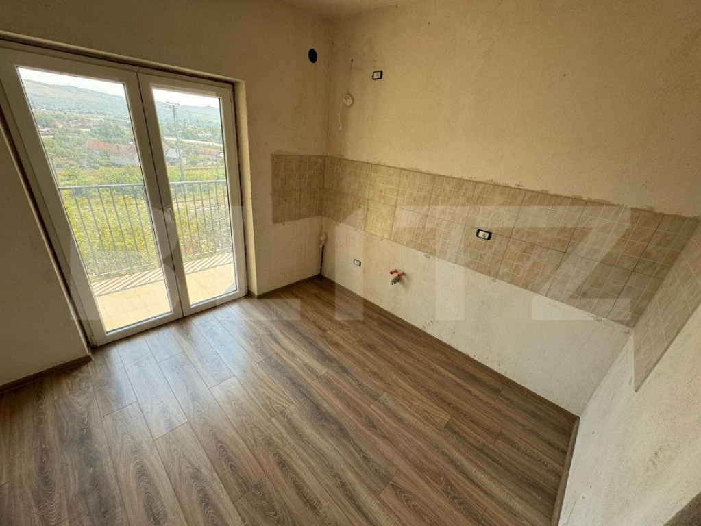 Apartament 3 camere, 80 mp, curte si garaj, Micro