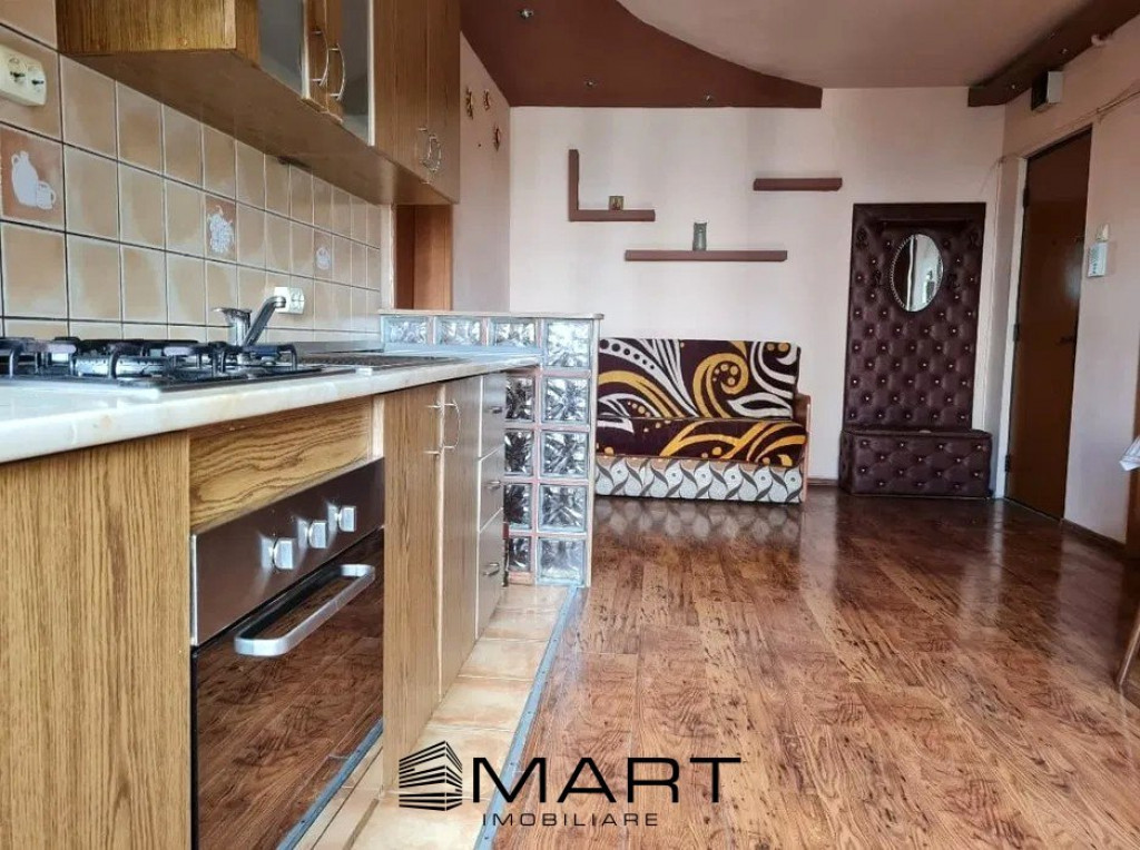 Apartament 3 camere +living spatios zona Vasile Aron