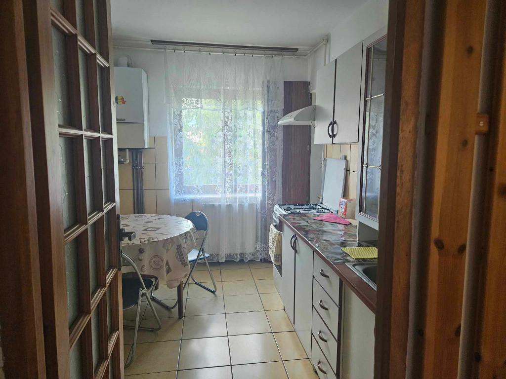 Apartament de 3 camere zona CIUCAS