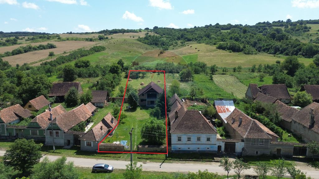 Teren cu constructie la rosu in Cloasterf,comuna Saschiz