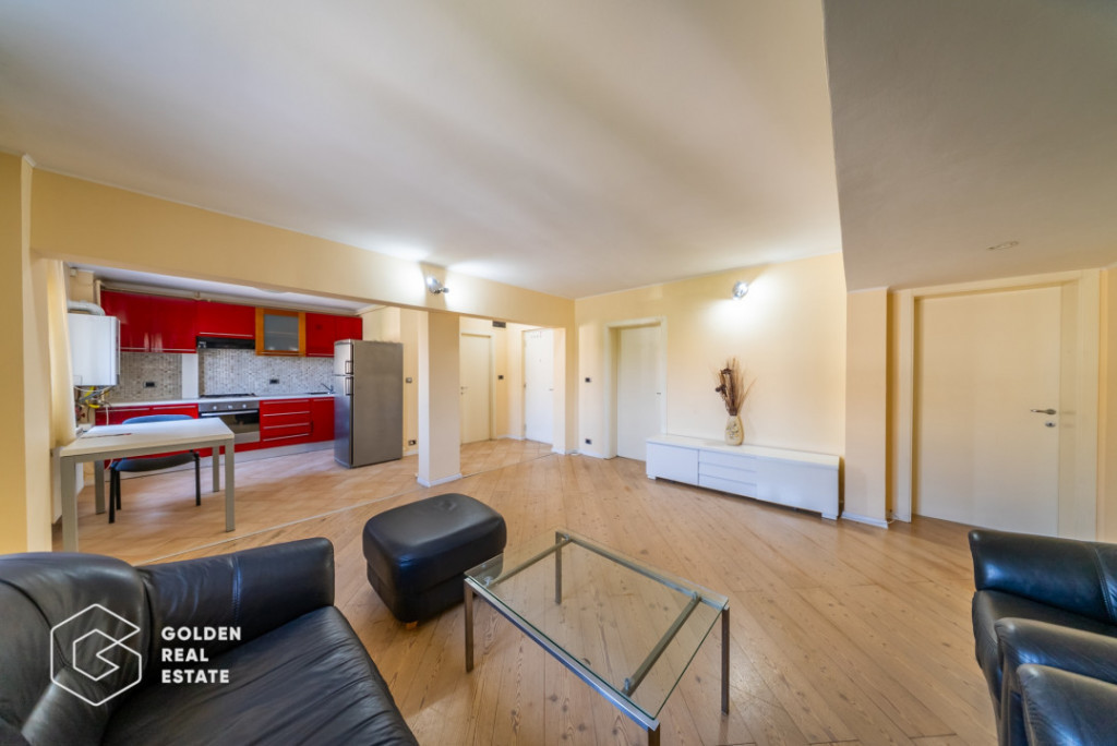 Apartament in centru, super spatios, la etaj intermediar