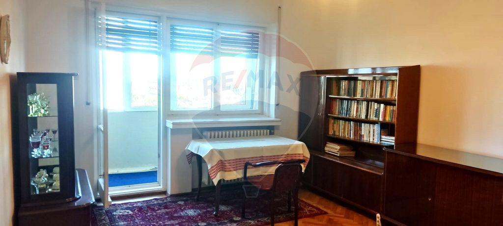 Apartament de inchiriat cu doua camere decomandate zona B...